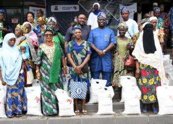 SAfER II: Oyo begins distribution of 10kg rice to 30,000 residents..As Dangote Foundation lauds Makinde