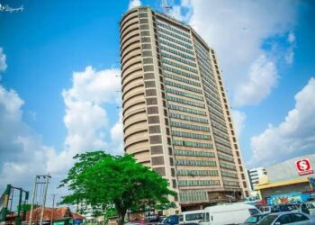 Man Falls from Cocoa House in Ibadan, Sparks Panic