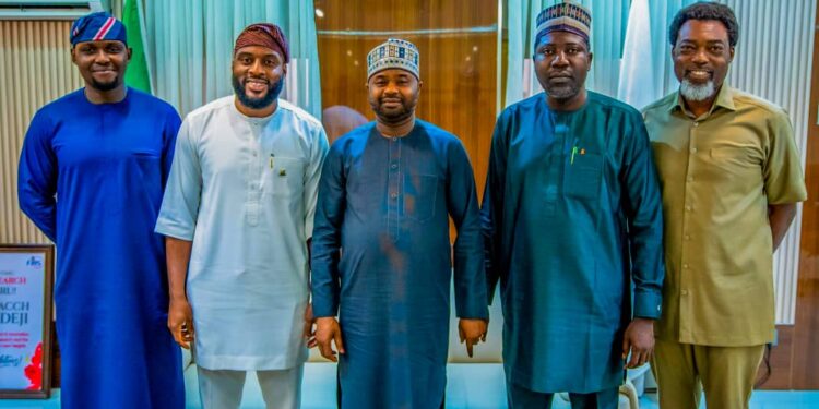Ileya: Mayegun Babanumi Boosts Constituents’ Morale with Food Items Worth Millions