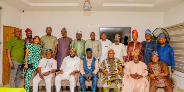 Adebo Ogundoyin Leads Historic Reunion of Past Oyo Legislators, Proclaims 8th Assembly Forum