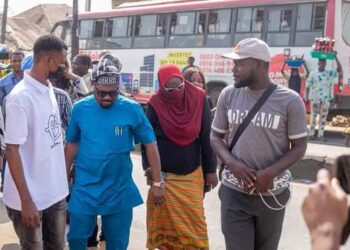 Hon. Aderemi Oseni Congratulates Chief Dotun Sanusi on Installation as Eze Meganu OHA I of Rumuomasi