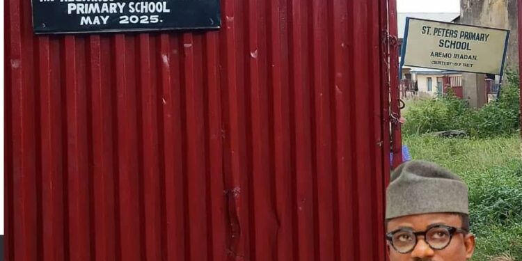 Oyo Lawmaker Hon. Babalola Abiodun Ph.D Rehabilitates School Gate at St. Peter Anglican Primary School, Aremo