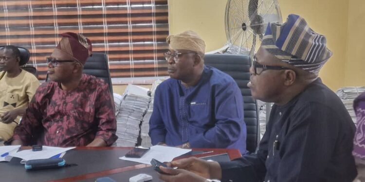 Jubril Dotun Sanusi Felicitates Lasun Salami on His Birthday