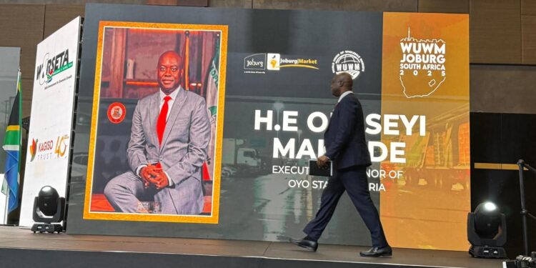 Hon Taiwo Lekan Salami motivates players as 3SC holds Ikorodu City in Lagos