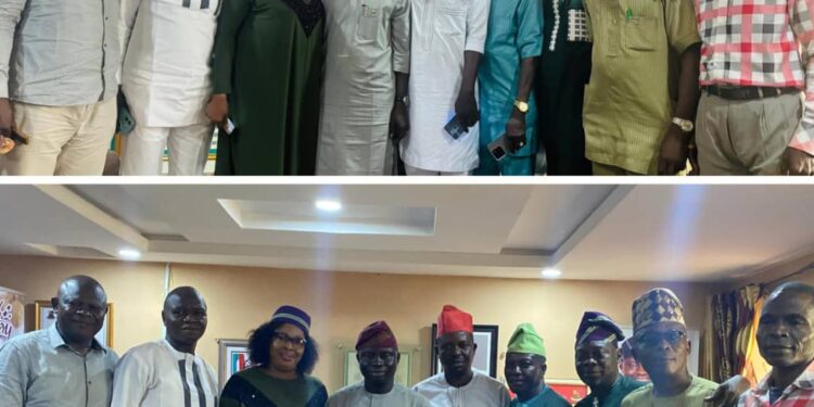 Ex-Oyo LCDA Secretaries Pays Courtesy Visit to Lagelu Chairman, Kamorudeen