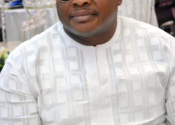 Senator Yunus Akintunde Felicitates Hon. Abass Aleshinloye on Birthday and Appointment as Federal Character Commissioner