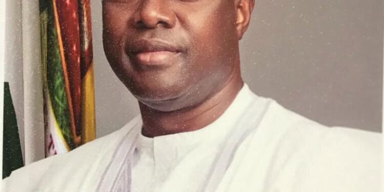 Egbeda Council Chair, Sanda Salutes Akinyele Chairman, Wole Akinleye, On Birthday ☞