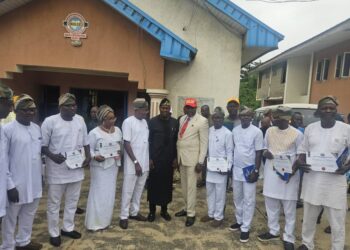 Youths Empowered: Hon. Kehinde Akande’s Dishwashing Liquid Soap Production Training Program Makes Impact