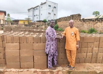 Ido Supervisor Councillor, Hon. Steven Fapetu Boosts Omi-Apata LCDA Project with 500-Block Donation to Olupoyi Customary Court Hall