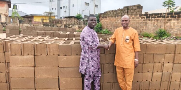 Ido Supervisor Councillor, Hon. Steven Fapetu Boosts Omi-Apata LCDA Project with 500-Block Donation to Olupoyi Customary Court Hall