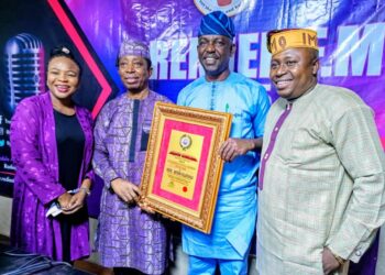 Akeem Olatinji bags outstanding Council Chairman of the year award from Radio Nigeria S’West Zonal Office