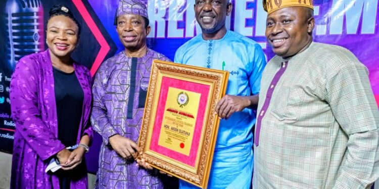 Akeem Olatinji bags outstanding Council Chairman of the year award from Radio Nigeria S’West Zonal Office