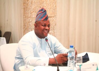 Omikunle support Group Celebrates Principal, Hon.Olayinka Omikunle On Occasion Of His Birthday.