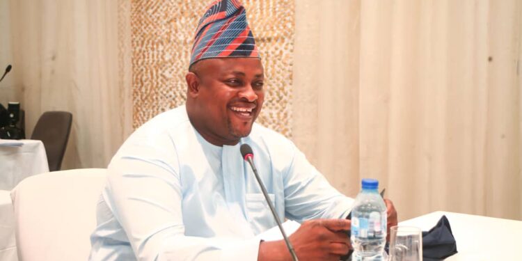 Omikunle support Group Celebrates Principal, Hon.Olayinka Omikunle On Occasion Of His Birthday.