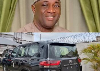 Senator Yunus Akintunde Presents Land Cruiser Jeep to the Grand Chief Imam of Ibadan land