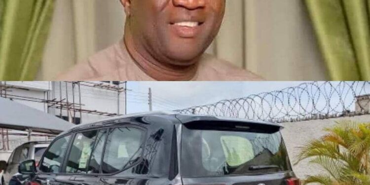 Senator Yunus Akintunde Presents Land Cruiser Jeep to the Grand Chief Imam of Ibadan land