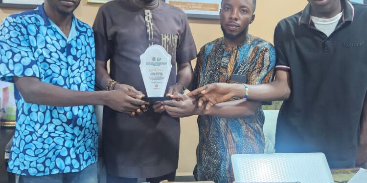 Jubril Dotun Sanusi Felicitates Asiwaju Nurudeen Akinade on Birthday and Doctorate Degree Achievement