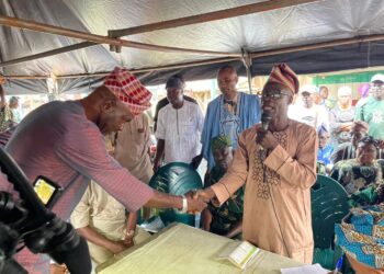 Oluyole LG lauds Party Stakeholders over inauguration of new Ward Execos, reaffirms loyalty to Makinde