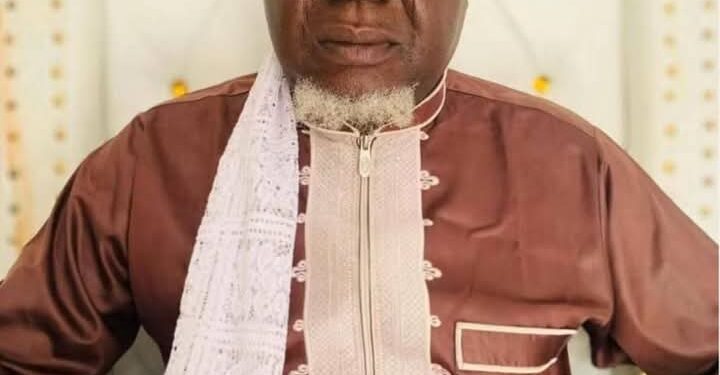 Senator Yunus congratulates Sheikh (Barrister) Bilal Oseni Akinola Ogunbado on his appointment as the new Chief Imam of Oyo.