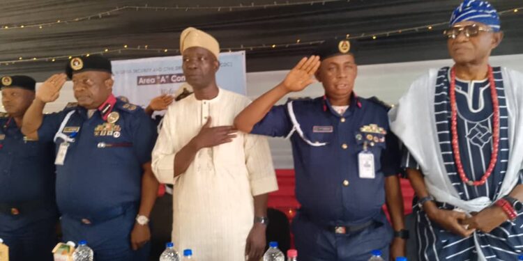 Egbeda Council Chairman, Sanda Presents Patrol Vehicle to Egbeda Police Station