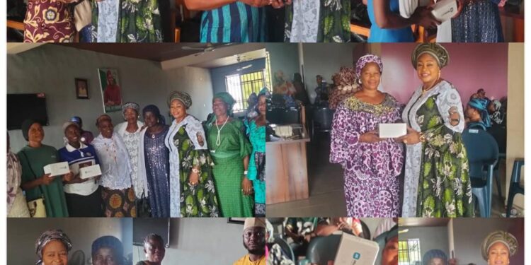 Ogbomoso North Council  Secretary,  Hon. Bolanle Olaniyi OMOOSEPARO Empowers Women in Ogbomoso North with POS Machines*