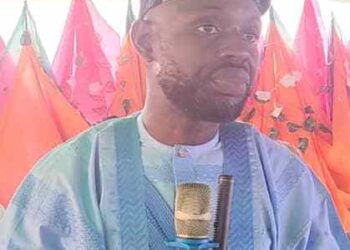 ATISBO LG Boss, Alade Lauds Makinde’s Education Reforms, Donates N1m to Nawarudeen Primary School