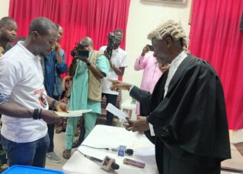 Oyo Assembly Congratulates New NUJ Chairman, Akeem Abas*