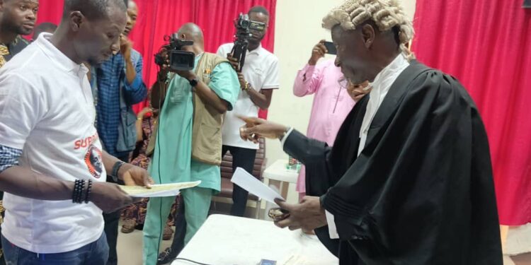 Oyo Assembly Congratulates New NUJ Chairman, Akeem Abas*