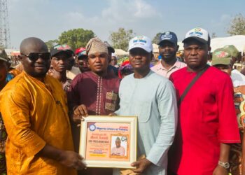 Engr Toheeb Adegoke Receives Tailors’ Union Merit Award as Grassroots Politics Takes a New Shape in Akinyele LGA*