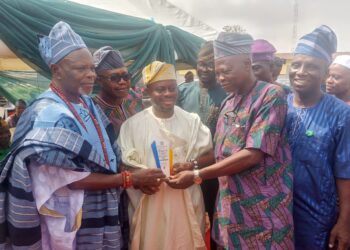 Sikiru Sanda, Chairman of Oyo ALGON, Honored With Prestigious Community Excellence Award