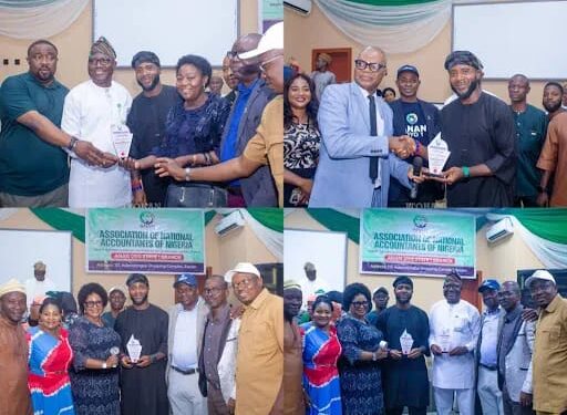 Yuletide in Ido: Ido council Boss, Adeojo Rewards PDP Ward Executives, Reinforces Grassroots Unity