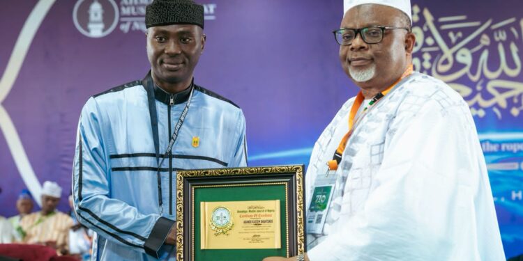 Ahmadiyya honours Akande, Olatunji, others.