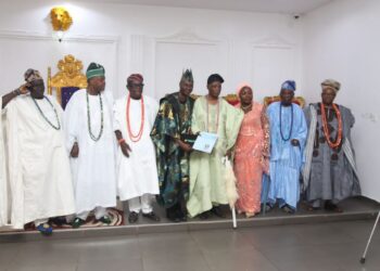 Akande Pays Courtesy visit to Oba Rasheed Adeolu Ladoja, Presents Mni Certificate to the Olubadan of Ibadanland 