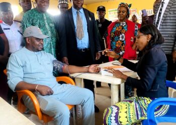 HON. SHERIFF ADEOJO FLAGS OFF FREE HEALTH OUTREACH IN COMMEMORATION OF OYO STATE AT 50