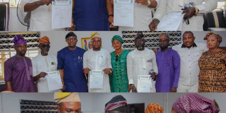 Just In: Olufade Swears In New Assistant Secretary, Supervisory Councilors, Reaffirms Loyalty And PDP Strength In Ibadan North LG