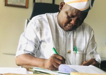 Hon. George Ogunlade Donates Pumping Machine, Repairs Security Vehicles in Ogbomoso North