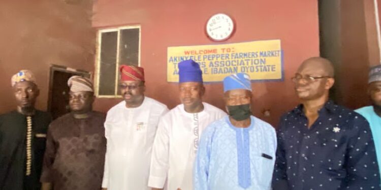 BREAKING: Peace Returns to Akinyele Farmers Market as Akinyele Council Boss, Hon Akinwole Akinleye Inaugurates Caretaker Committee.