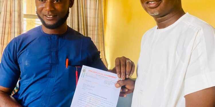 Dr. Temitope Kolapo GLORIOUS Swears in Hon. Ajao Musa Bolaji as Supervisory Councilor in Ona Ara LG