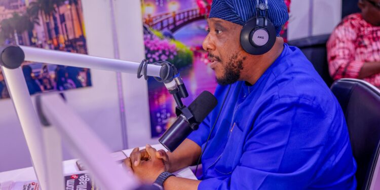 Makinde’s ally, Otunba Famojuro hosts Oluyole Elders Forum