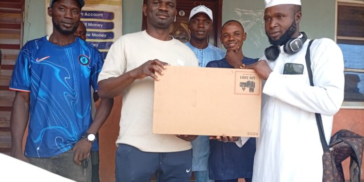 *_Amb. Engr. Dr. Kukoyi Promise Fulfill To Adewale Saheed (Kura Irepo)_*