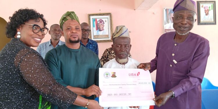Egbeda Council Boss, Sanda Distributes Development Funds to CDAs, Bolstering Grassroots Development in Egbeda.