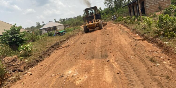 Residents Laud Ido LG Chairman Over Rehabilitation of Akufo Roads
