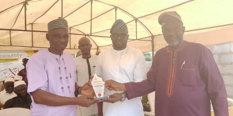 Hon Sheriff Adeojo Extends ₦1 Million Donation to Apete Muslim Community After Receiving Prestigious Defender of Rights Award
