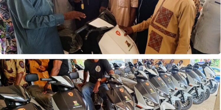 Just In: Oluyole LG boss, Olatunji presents 25 brand new bikes to PDP Ward chairmen