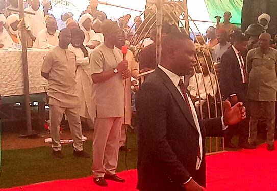 JUST IN: Makinde Celebrates Sunmonu at 67, Hints at Political Direction Amid Cheers in Oyo