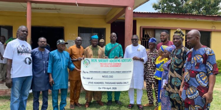 Ido Leader of House, Adebowale Adedeji Lauds Council Boss, Hon Sherrif Adeojo Over Community Support Initiative