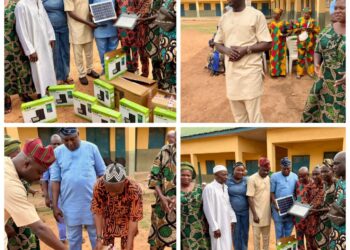 *PDP Consensus Candidate for Oluyole, Waheed Akintayo Donates Solar Powered Streets Lights To 5 Communities • Thanks Makinde, Oluyole For Their Supports*