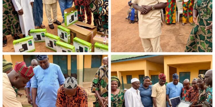 *PDP Consensus Candidate for Oluyole, Waheed Akintayo Donates Solar Powered Streets Lights To 5 Communities • Thanks Makinde, Oluyole For Their Supports*
