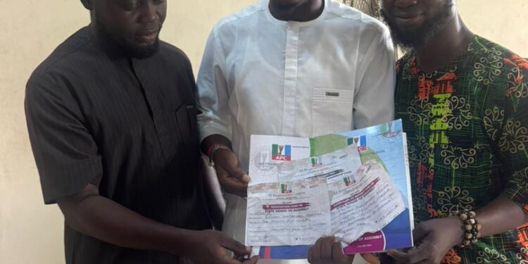 BREAKING: Hon. Alasoro Applauds Tinubu and Party Faithful After Picking APC Form for badan South West CONSTITUENCY 1.