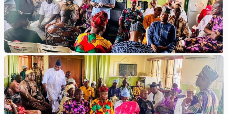 *NISS Delegation Visits Akinyele LG, Presents Hospitality Award to Council Boss, Hon Akinwole Akinleye*